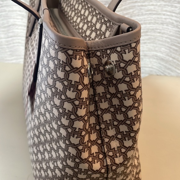 Kate Spade Small hand bag beige with spade patterns - Picture 4 of 8